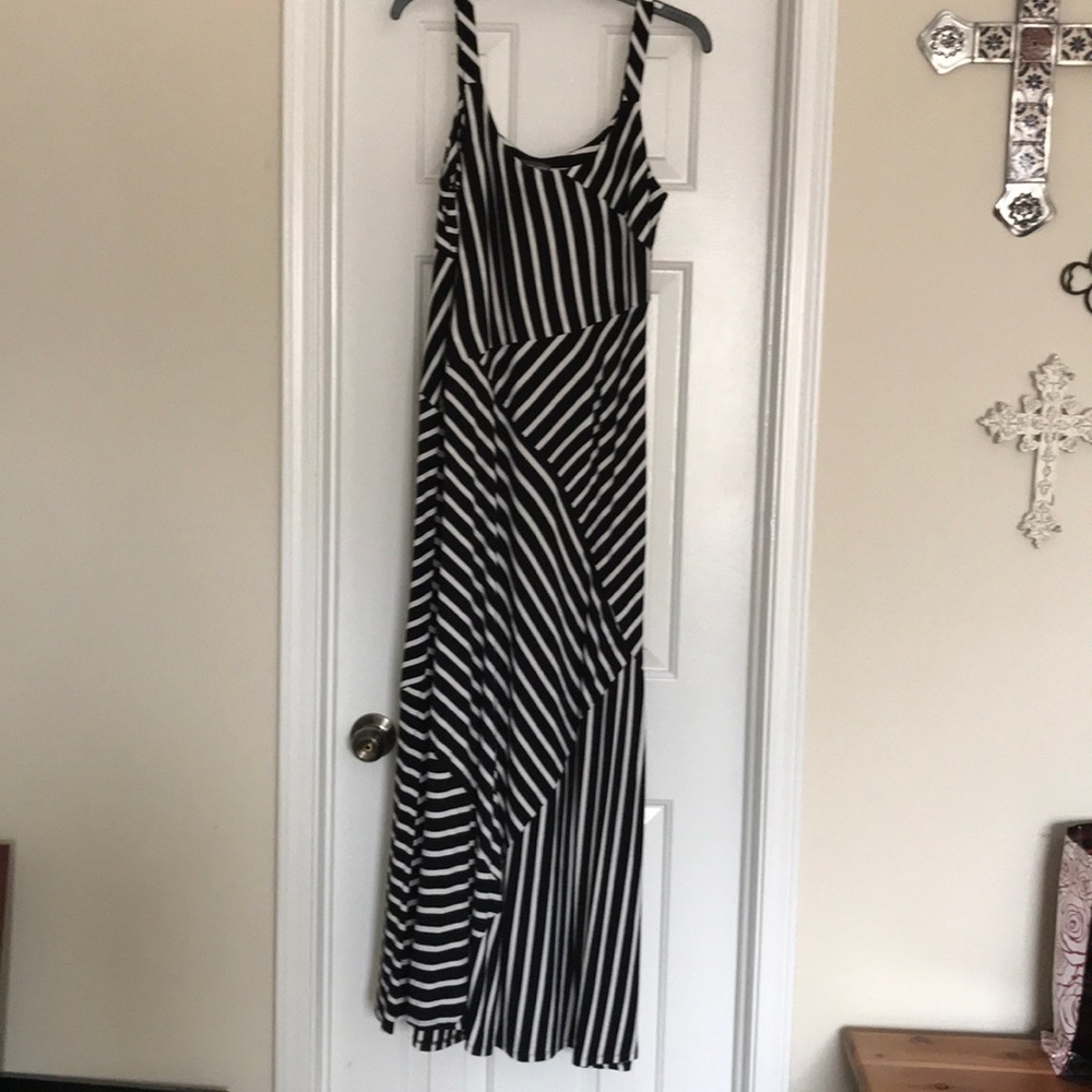 Vince Camuto Black and White Knit Maxi Dress